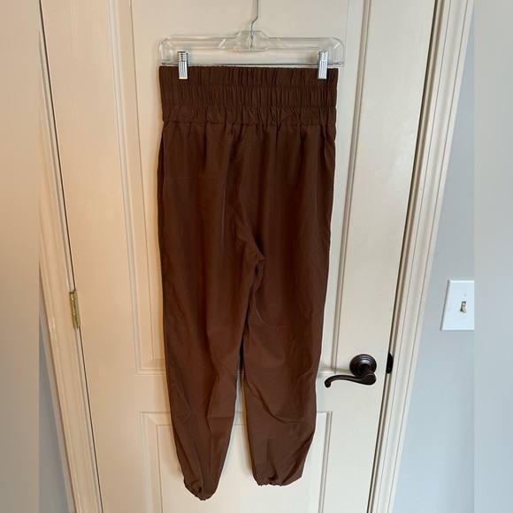 Women’s Size Medium New In Brown Joggers With Elastic Waist and Ankles - Picture 2 of 5